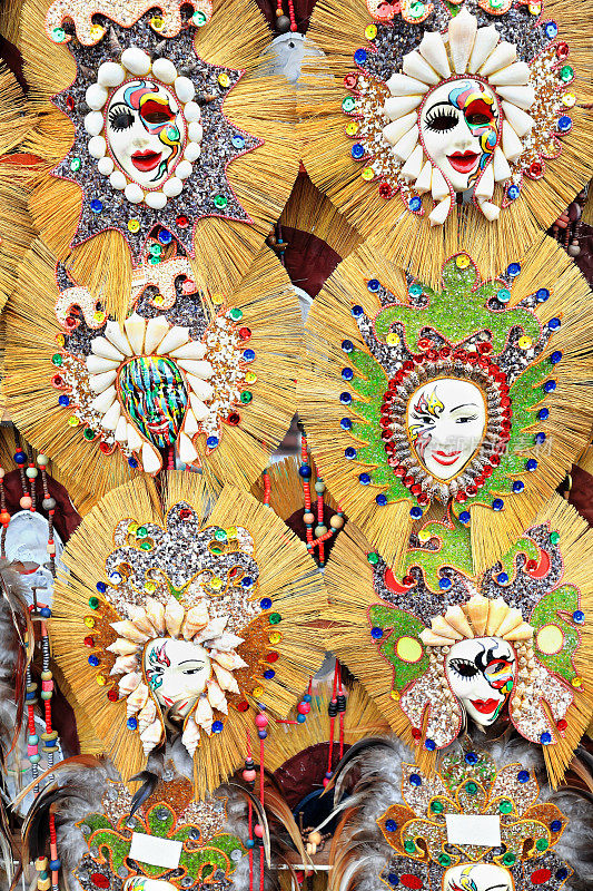 maskara节日的面具。圣塞巴斯蒂安大教堂入口，bacolod - negros occident - philippines .0279